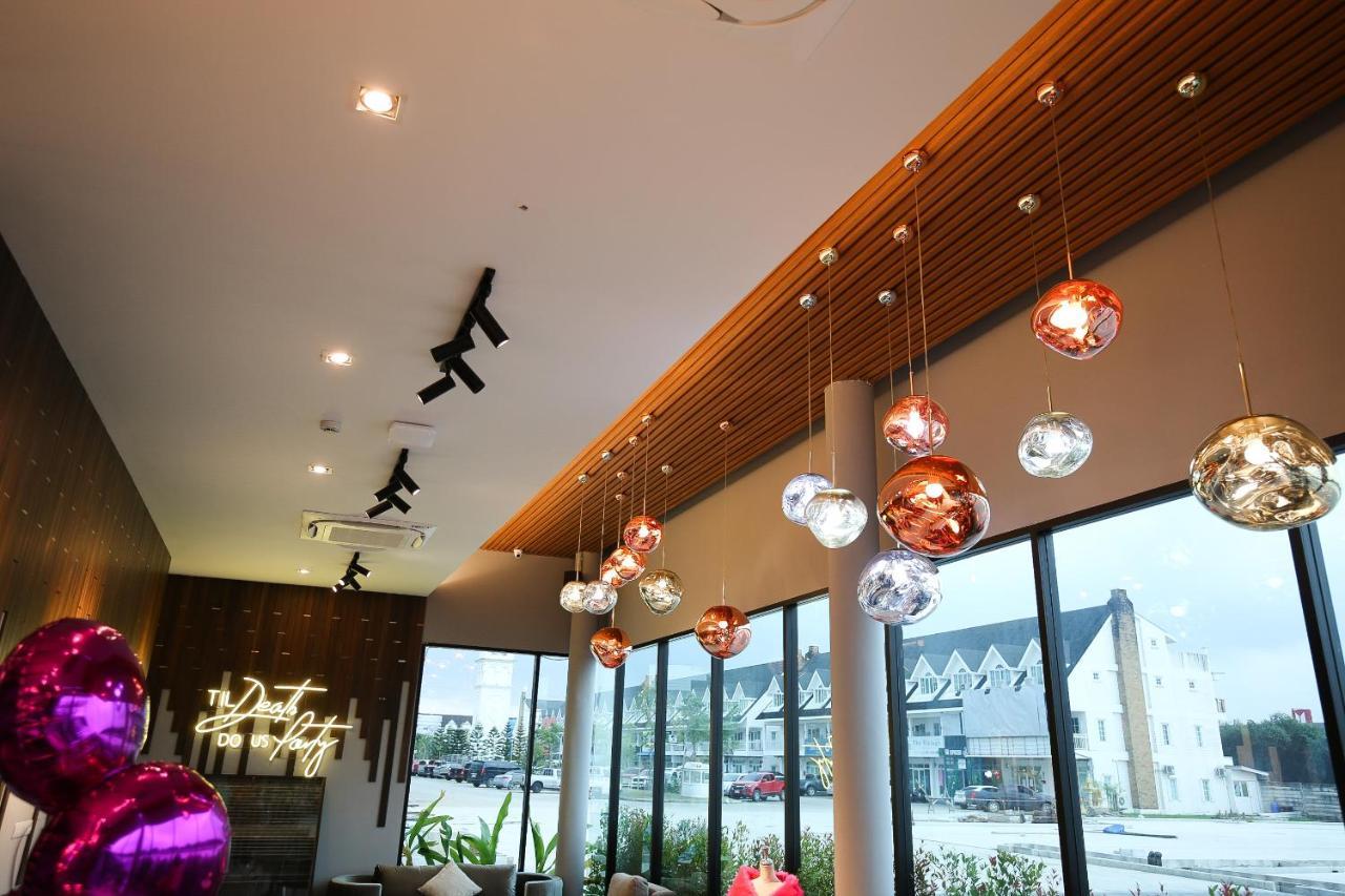 Hotel Scarlett Ban ba Ngan Bagian luar foto
