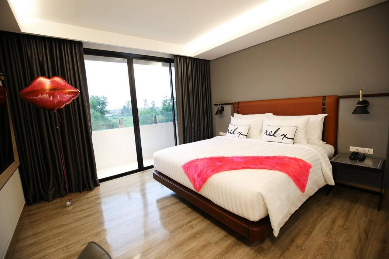 Hotel Scarlett Ban ba Ngan Bagian luar foto